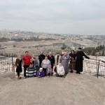 Паломники из Чебоксар на фоне Иерусалима