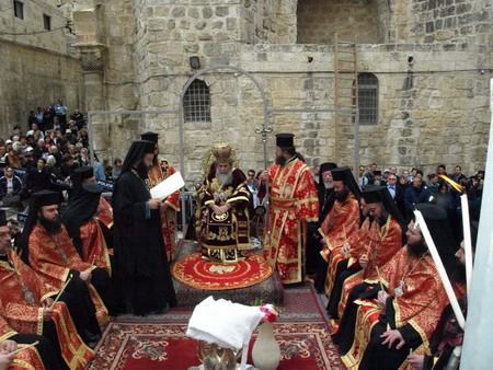 Чин омовения ног Патриархом Иерусалимским Феофилом