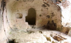 Пещерный храм близ села Ланьо