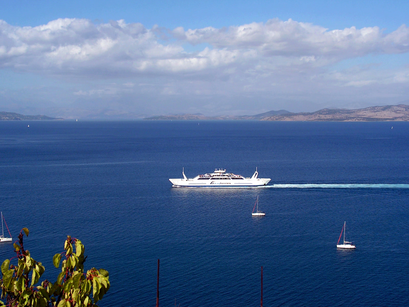 Вид на остров Корфу со старой Крепости