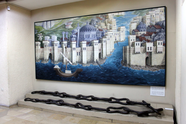 Цепь, которая была натянута через Босфор. Золотая цепь Византии. Стамбул. Археологический музей