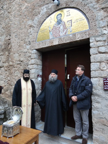 Братия монастыря преп.Виссариона беседуют с паломниками