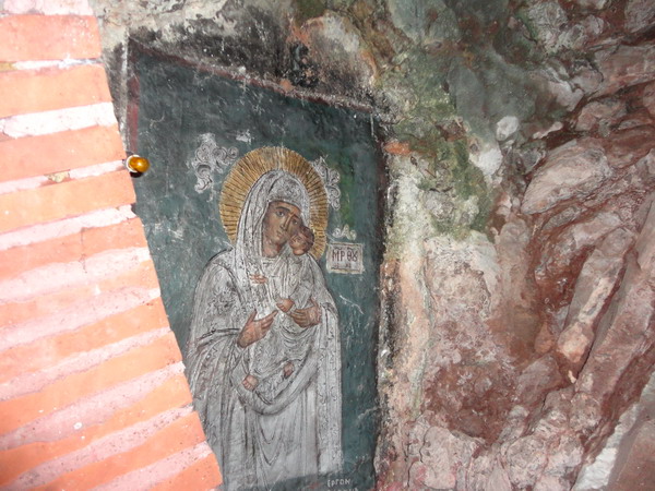 Икона Божией Матери в пещере. Монастырь Петрас