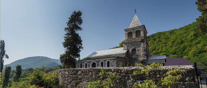 Храм святителя Иоанна Златоуста в поселке Каманы (Абхазия)